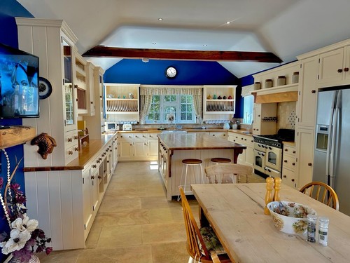 Bedroom bungalow with hot - bungalow,